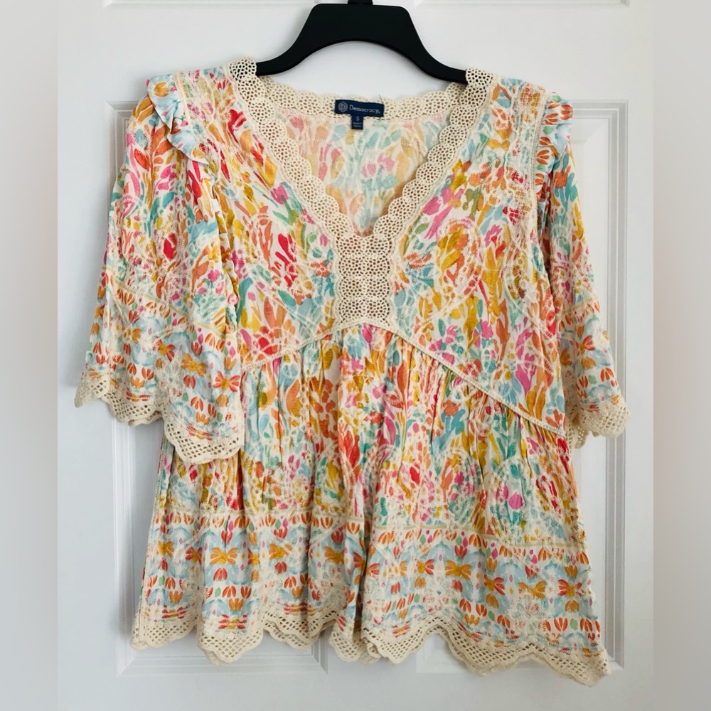Democracy Women's Top Size Small Multicolor Pullover V Neck Embroidered Crochet